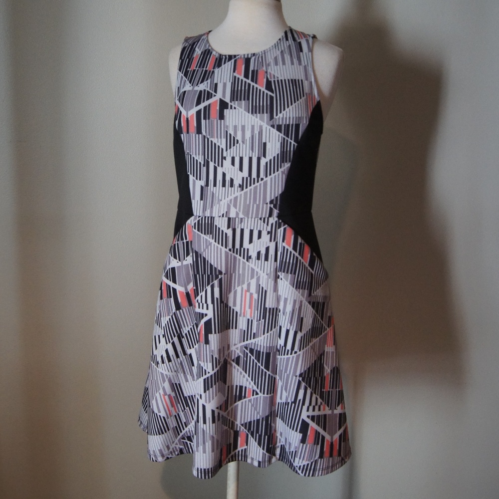 Geometric Fit & Flare Dress Large Black White